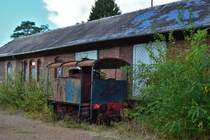 Im Bahnhof Raeren rostet diese Tram Dampflok von Cocerrill Baujahr 1943 vor sich hin.

Raeren 08.10.2016