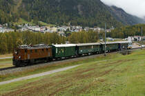RhB: JUBILÄUM
     20 JAHRE CLUB 1889
Der Lunghin-Express mit der Ge 4/6 353 bei Pontresina am 15. Oktober 2016.
Foto: Walter Ruetsch

