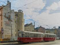 L-l3 vor einer alten Kotányi Werbung welche nach Abbrucharbeiten wieder zum Vorschein kam. Die Werbung wurde mehrere Jahrzehnte vom ehemaligen Finanzamt Nussdorfer Straße verdeckt und blieb so wunderbar konserviert.

Die Garnitur befuhr im Rahmen einer Sonderfahrt Strecken auf denen solche Garnituren in den 60er- und 70er Jahren typisch waren. 548+1852, 16.10.2016