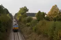 Ein Klassiker am Sonntag an der KBS 940: Der am Vormittag verkehrende gemischte Güterzug von München Nord nach Mühldorf mit 247 038-3 wurde am herbstlichen 16. Oktober 2016 zwischen Dürnberg und Hörlkofen verewigt.