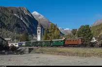 RhB Bahnoldtimer im Stundentakt, 16. Oktober 2016: Die Ge 4/6 353 verlässt mit ihrem Zug Bever in Richtung S-chanf.