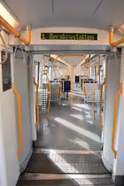 OSLO (Provinz Oslo), 08.09.2016,  Innenleben  der Baureihe MX-3000; so etwas zu fotografieren ist nur zu Anfang (evtl. auch zu Ende) einer Fahrt möglich, hier am Start der T-Bane-Linie 1 in Frognerseteren