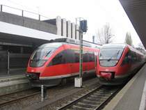 Ein 644 und ein 643 stehen in Bonn Hbf auf Gleis 4 und 5, der 644 fuhr als RB nach Bad M�nstereifel und der 643 kam als RB aus Ahrbr�ck. Aufgenommen am 07.04.07