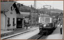Zugskreuzung in Rabenstein mit talw�rts fahrender 1099.013-3 (07/98)