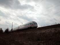 Ein ICE-T der Baureihe 411 traf ich am 06.04.2007 auf der KBS 250 in H�he km 118,4. Dieser f�hrt nach Hamburg Altona �ber Bln. S�dkreuz, Bln. Hbf(tief) und Hamburg Hbf.