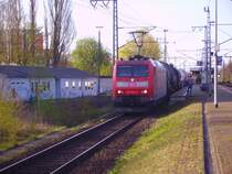 185 065-0 durchf�hrt Elmshorn mit einem Kesselwagenzug. 13.04.07