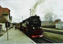 Im Bahnhof Elend holt sich die 99 7245 eine kleine Verschnaufspasue ein, bevor es weiter nach Eisfelder Talm�hle geht.
3.4.2007 12:45