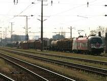 1116 246 Bundesheer Taurus am 7.4.2007 an der Spitze eines G�terzuges, der hier gerade vor Wien H�tteldorf die Durchfahrt abwarten muss