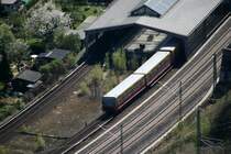 S-Bahn Berlin: Einfahrt einer S46 nach Sch�neweide in den Bahnhof Westkreuz (Ringbahnsteig). Nicht zu sehen ist der unten liegende Stadtringbahnsteig. Aufnahme vom 14.4.07 vom Messeturm mit max Zoom (250mm f6.3, 1/320).