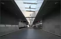Licht von oben -

Im Stadtentwicklungsgebiet Seestadt-Aspern endet seit 2013 die Wiener U-Bahnlinie U2 in Hochlage. Vor allem übe ein langgezogenes Oberlichtband erhält die Station Tageslicht.

07.10.2016 (M)