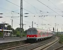 Seit Monaten ist ein Umlauf auf dem RB33 mit 111 und 3 n-Wagen unterwegs. Hier fährt er gerade in Duisburg Hbf ein. Leider endet dieser Umlauf Ende des Jahres mit der Umstellung auf Abellio.

Duisburg 15.10.2016