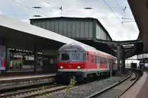 Fast alles auf diesem Bild wird bald historisch sein. Hier fährt die RB33 mit 111 096 und 3 n-Wagen Richtung Oberhausen. Zum kommenden Fahrplan werden die n-Wagen aus NRW verschwinden und auch der RB33 wird ab Fahrplanwechsel von Abellio gefahren. Der Duisburger Hbf wird auch kommendes Jahr erneuert.

Duisburg 15.10.2016