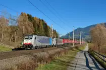 186 106 + 186 28x mit DGS 43139 am 17.11.2012 bei Terfens. 