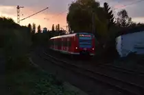 Nachschuß auf einen nach Mönchengladbach Hbf fahrenden RE8 der gerade aus Grevenbroich kommend durch Jüchen fährt. 2.11.2016