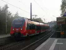 442 760 kommt als Werkstattfahrt aus Aachen-Hbf nach Düsseldorf-Hbf und kommt aus Richtung Aachen-Hbf,Aachen-Schanz,Aachen-West,Laurensberg,Richterich,Kohlscheid,Herzogenrath,Palenberg,Zweibrüggen,Frelenberg,Geilenkirchen,Süggerrath,Lindern,Brachelen,Hückelhoven-Baal,Baal und fährt durch Erkelenz in Richtung Herrath,Beckrath,Wickrath,Rheydt-Hbf,Mönchengladbach-Hbf. Aufgenommen vom Bahnsteig 1 in Erkelenz. 
Bei Sonnenschein und Wolken am Nachmittag vom 1.11.2016.