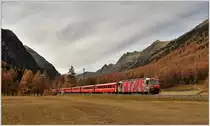 Herbst im Engadin am Eingang zum Val Bever Richtung Spinas. RE1144 mit Ge 4/4 III 646  Sta.Maria/Val Müstair . (02.11.2016)