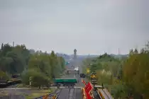 Es ist vorbei. Der ehemalige Güterbahnhof Wedau wird nach Jahren des Dornröschenschlafs abgerissen. Hier werden in den nächsten Jahren viele neue Häuser und Wohnungen entstehen. Die Wassertürme und andere Bauten dürfen dank Denkmalschutz nicht abgerissen werden und bleiben erhalten.

Duisburg 15.10.2016