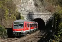 RE 19037 (Stuttgart Hbf-Tuttlingen) mit Schublok 111 212-7 bei Mühlen 31.10.16