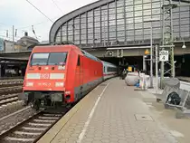 Hamburg Hauptbahnhof am 25. Oktober 2016, Ausfahrt 101 0542-9 mit RE 21464  in Richtung Lübeck. 