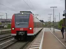 425 046 fährt am 25.10.2016 als RB 58096 in den Bahnhof Rottendorf ein.