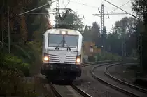 193 813-3 von Railpool  kommt als Lokzug aus Mönchengladbach-Hbf nach Aachen-West  und kommt aus Richtung Mönchengladbach-Hbf,Rheydt-Hbf,Wickrath,Beckrath,Herrath und fährt durch Erkelenz in Richtung Baal,Hückelhoven-Baal,Brachelen,Lindern,Süggerrath,Geilenkirchen,Frelenberg,Zweibrüggen,Übach-Palenberg,Rimburg,Finkenrath,Hofstadt,Herzogenrath, Kohlscheid,Richterich,Laurensberg,Aachen-West. 
Aufgenommen vom Bahnsteig 1 in Erkelenz.
Bei Wolken am Nachmittag vom 1.11.2016.