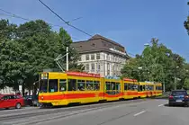 Be 4/8 207 zusammen mit dem Be 4/6 247, auf der Linie 10, fahren zur Haltestelle am Bahnhof SBB. Die Aufnahme stammt vom 22.09.2016.