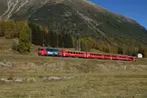 Ge 4/4 II 615 mit  R 1929 am 16.10.2016 bei Bever.