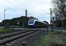 Bösinghoven, Bahnübergang Am Weilerhof.
Am Sonntag den 6.11.2016 kommt der VT 648 438 mit dem 439 der NWB in Richtung 
Kleve als RE10 vor meine Linse gefahren. (mein Bahnbild Nr. 6000)