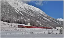 RE1129 nach St.Moritz mit Ge 4/4 III 642  Breil/Brigels  zwischen Bever und Samedan. (08.11.2016)