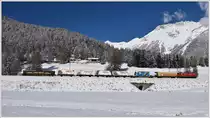 Güterzug nach Chur mit Ge 6/6 II 703  St.Moritz  zwischen Samedan und Bever. (08.11.2016)