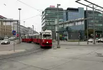 Wien Wiener Linien SL 5 (E1 4744 + c4 1329) II, Leopoldstadt, Praterstern am 21. Oktober 2016.