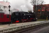 Ausfahrt von 99 7234 mit P8903 nach Eisfelder Talmühle am 05.02.2016 aus dem Bahnhof Wernigerode. (Bild 3) Langsam wird der Regler etwas weiter geöffnet und der Zug beschleunigt.