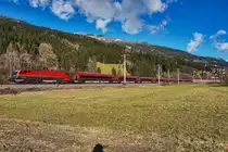 1116 218-9 fährt mit railjet 533 und dem Verstärkungszug D 15533 (Wien Hbf - Lienz), bei Berg im Drautal vorüber.
Aufgenommen am 12.11.2016.
