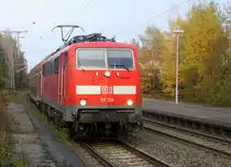 111 156 DB kommt mit dem RE4 von Dortmund-HBf nach Aachen-Hbf und kommt aus Richtung Neuss-Hbf,Mönchengladbach-Hbf,Rheydt-Hbf,Wickrath,Beckrath,Herrath und fährt in Erkelenz ein und fährt dann weiter in Richtung Baal,Hückelhoven-Baal,Brachelen,Lindern,Süggerrath,Geilenkirchen,Frelenberg,Zweibrüggen,Übach-Palenberg,Rimburg,Finkenrath,Hofstadt,Herzogenrath, Kohlscheid,Richterich,Laurensberg,Aachen-West,Aachen-Schanz,Aachen-Hbf. 
Aufgenommen vom Bahnsteig 1 in Erkelenz. 
Bei schönem Herbstwetter am Nachmittag vom 12.11.2016.