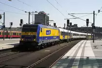Schon vor 10 Jahren. Etwas Geschichte mit 146 522-8 bei der Einfahrt in Berlin Hauptbahnhof mit einem Interconnex Zug gen Westen. 26 Juli 2006.
