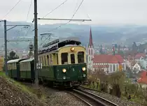 ABSCHIEDSFAHRT: MIT DEM FÖFI ÜBER DIE RUCKHALDE
AB/SGA: Sonderzug mit BCFeh 4/4 5 + B 119 + D 165 auf dem letzten Zahnradstreckenabschnitt der ehemaligen SGA bei Riethüsli am 13. November 2016.
Foto: Walter Ruetsch 