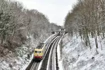  Bei gutem Wetter kann ja jeder fotografieren.... : Den Spruch halte ich für Humbug, es gibt allerdings Fotostellen, da bietet sich ein bewölkter Himmel zur Umsetzung an. So z.B. beim Südring am Einschnitt beim Nockherberg in München Giesing, der zumindest im Winter recht schattig ist. Am 25. Januar 2015 wurde hier bei gedämpften Lichtverhältnissen dem IC 1284 von Schwarzach-St. Veit nach Flensburg aufgelauert. Dieser nur Sonntags verkehrende Zug wird zwischen Wörgl und München HBF regelmäßig von der 103 245 befördert.
