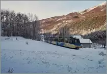 Der Ferrovia Vigezzina SSIF Treno Panoramico D 47 P von Domodossola nach Locarno unweit der Station Gagnone-Oresco.
8. Jan. 2016