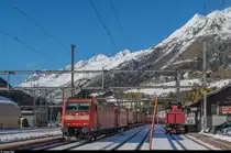 Bereits am 12. November gibt es im 2016 erste Schneebilder vom Gotthard! 185 139 und eine weitere 185er durchfahren mit dem Winner-Zug den Bahnhof Airolo.