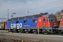 Re 620 075-2 durchfährt den Güterbahnhof Muttenz. Die Aufnahme stammt vom 13.11.2016.