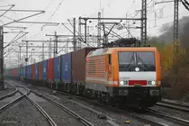 Locon 189-821 mit einem Containerzug in Hamburg Harburg, am 15.11.2016.