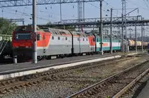 Doppellokomotive 2ЗC6-160 in Doppeltraktion bei der Durchfahrt durch den Bahnhof Ufa am 24.08.2016