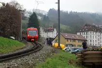 AB: Pendelzug auf dem Zahnradstreckenabschnitt bei St. Gallen am 13. November 2016.
Foto: Walter Ruetsch