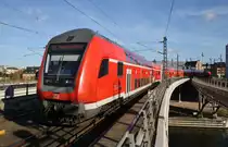 Von 182 015 geführt macht sich der RE1 (RE18117) von Magdeburg Hauptbahnhof nach Frankfurt(Oder) im Berliner Hauptbahnhof auf den Weg. (30.10.2016)