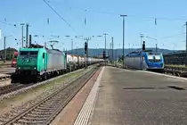 Während am 24.06.2015 die 185 575-8 von Alpha Trains/RheinCargo mit dem leeren Dyckerhoff-Zementcontainerzug über Gleis 4 durch Basel Bad Bf fuhr, stand neben an die 187 003-9  Hans-Werner  von Bombadier abgestellt.