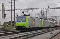 Doppeltraktion, mit den BLS Lok 485 003-8 und 485 005-3, durchfahren den Bahnhof Pratteln. Die Aufnahme stammt vom 07.11.2016.