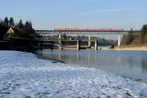 Der nachmittägliche Lt 8160 von München Steinhausen nach Solln konnte am 19. Februar 2015 auf der Grosshesseloher Brücke dokumentiert werden. Gebildet wurde die Garnitur aus den 420 459 und 471. Momentan ist der Einsatz von 420-ern auf der S20 noch Glückssache, oft fällt eine Fahrt aus oder ein 423 kommt zum Einsatz.