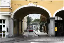 Von Außen -  

Endhaltestelle Grinzing der Wiener Straßenbahnlinie 38. 

08.10.2016 (M)