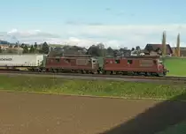 BLS: Re 4/4 174 + Re 4/4 185 bei Bettenhausen am 19. November 2016.  
Foto: Walter Ruetsch