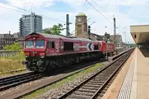 Durchfahrt am 26.06.2015 von RHC DE62 (266 062-9) zusammen mit der Wagenlok RHC 2051 (185 582-4) in Basel Bad Bf gen Rangierbahnhof Muttenz, um dort einen leeren Kesselzug in Richtung Norden zu bespannen.